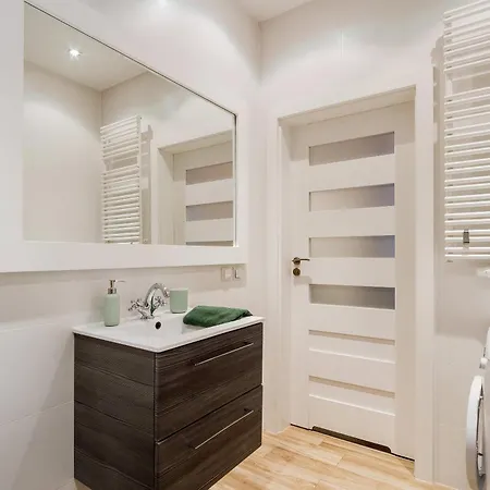 Main Station - 8 Rakowicka Street شقة